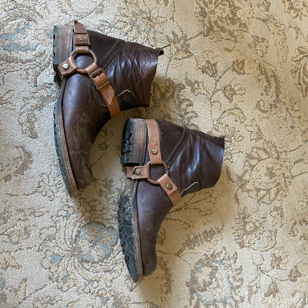Freebird size 10 booties
